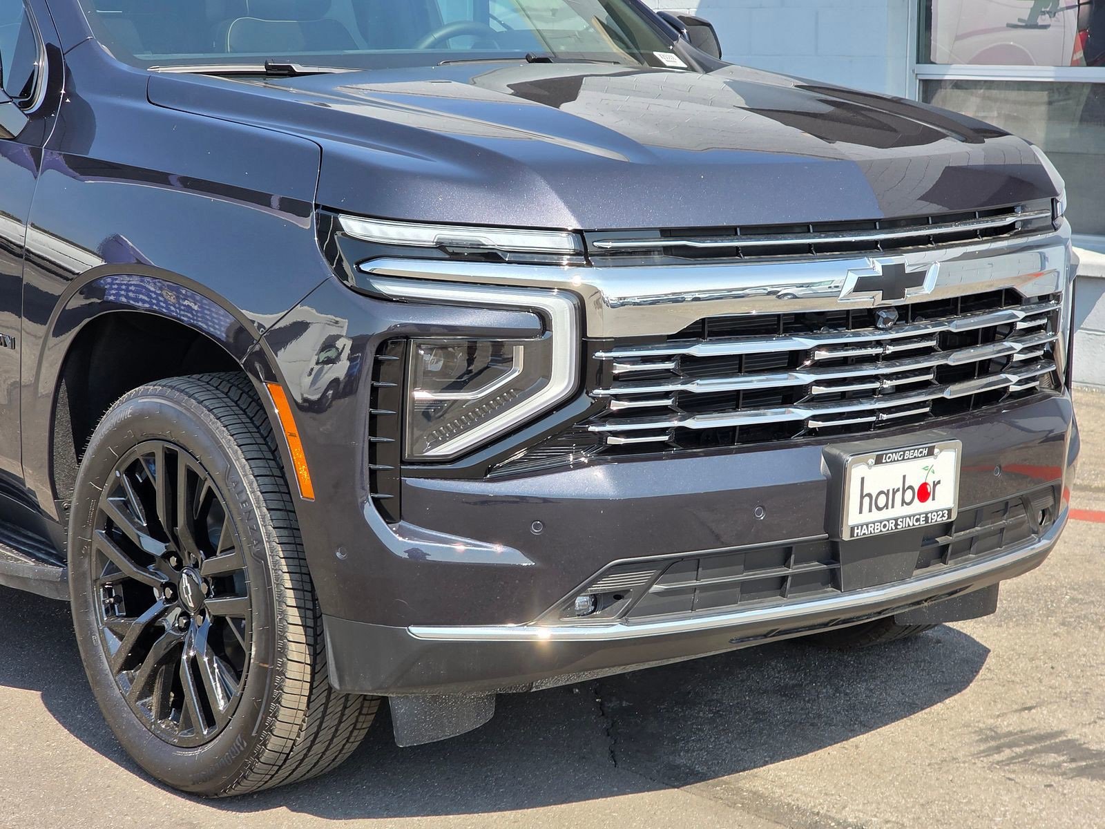 2025 Chevrolet Suburban Premier photo 3