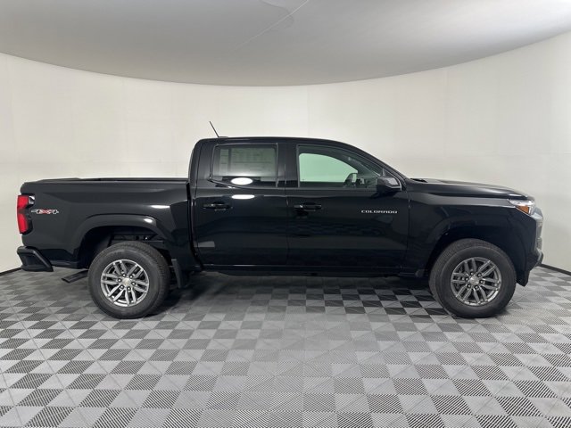 2026 Chevrolet Colorado LT photo 2