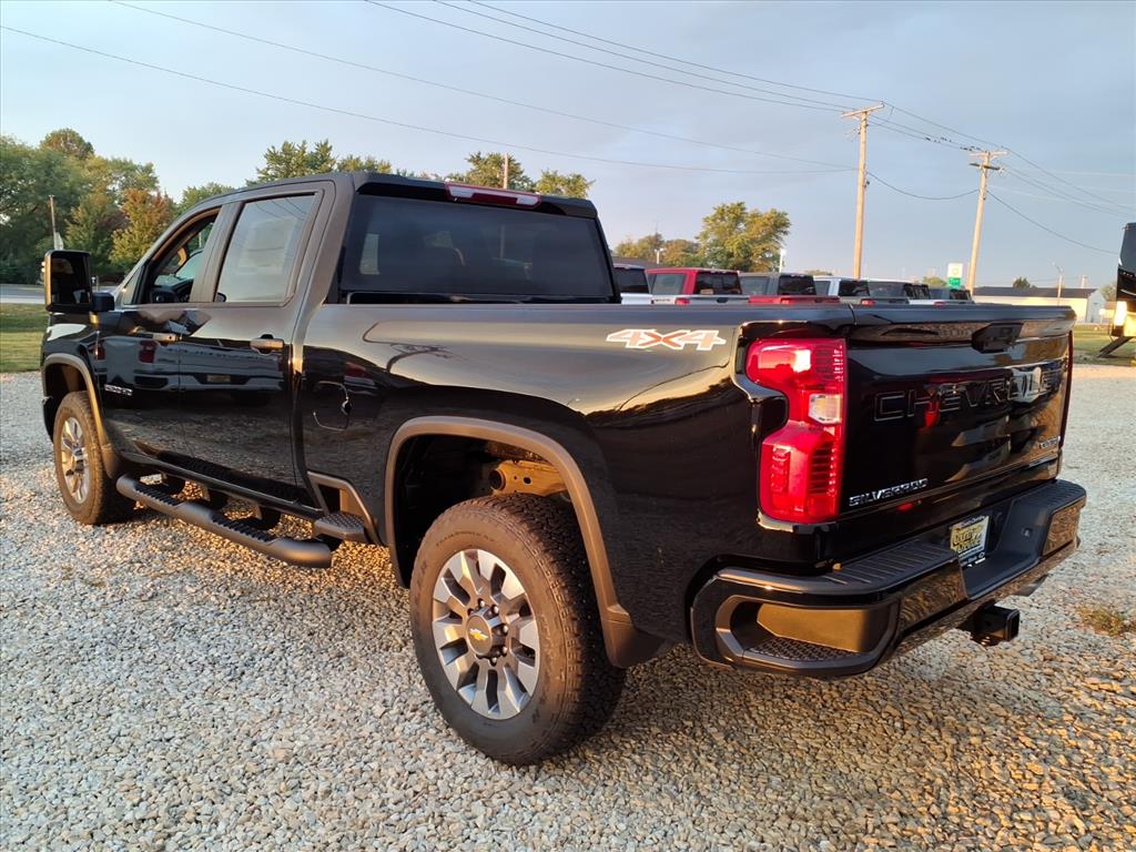 2026 Chevrolet Silverado 2500HD Custom photo 3