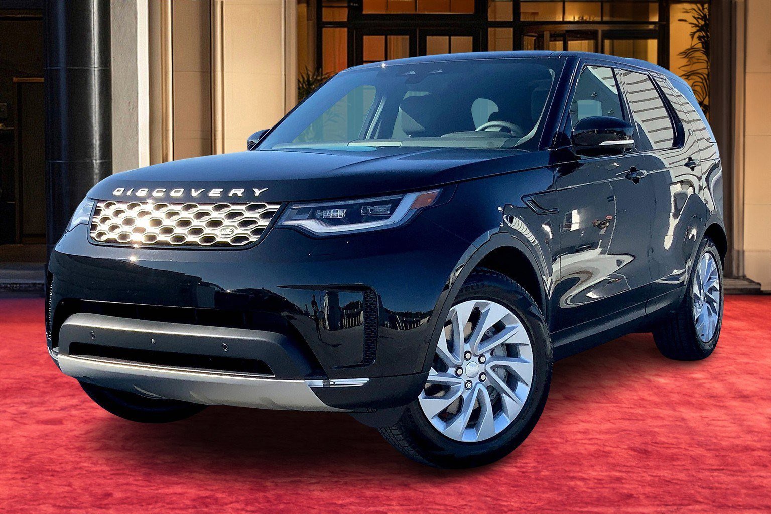 2025 Land Rover Discovery S's photo