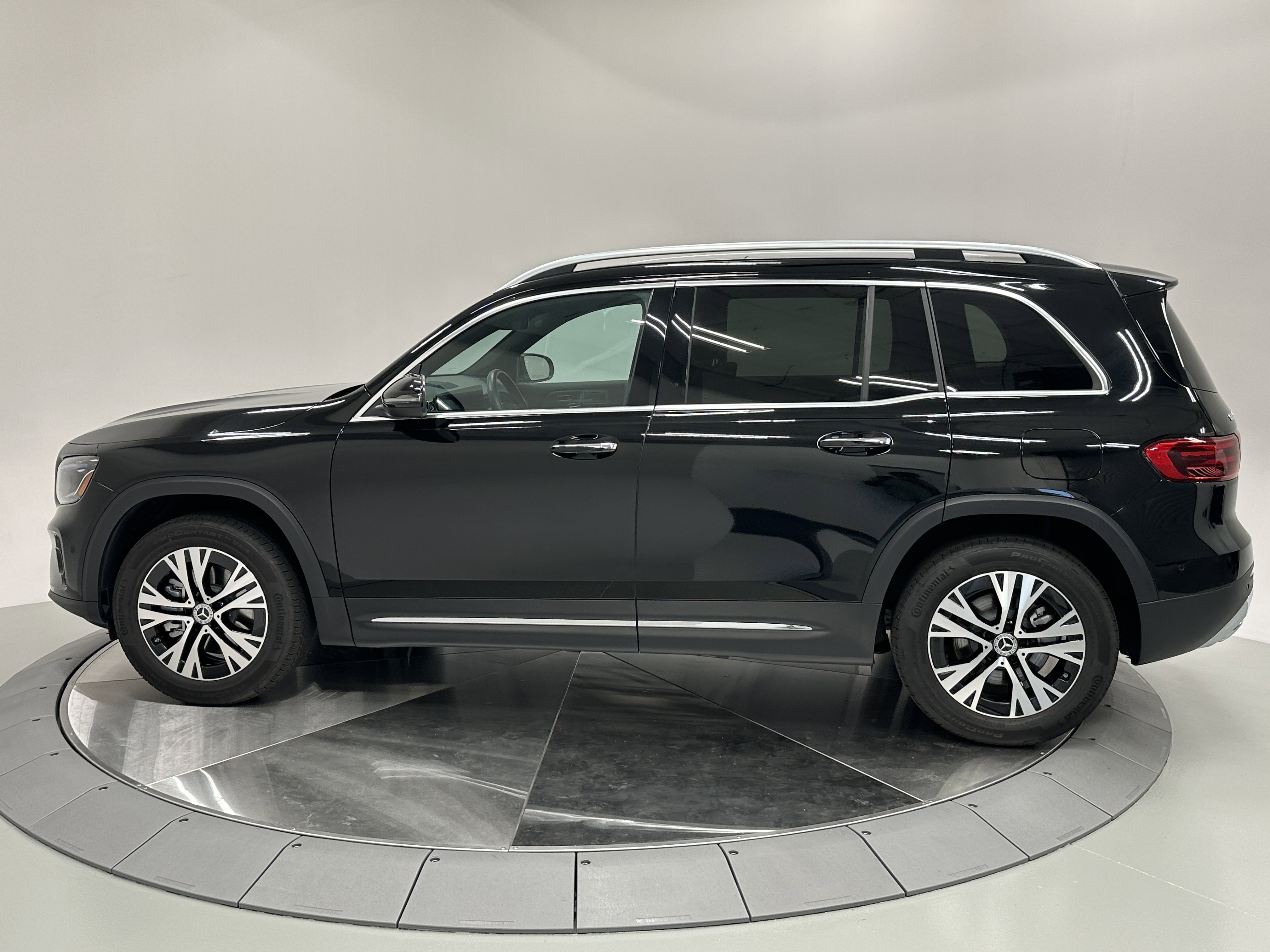 2024 Mercedes Benz GLB 250 photo 5