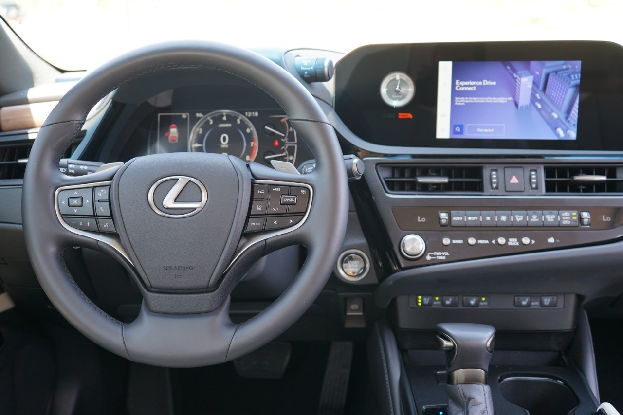 2025 Lexus ES 350 photo 26