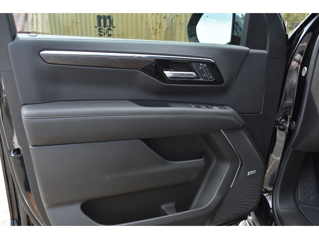 2025 Chevrolet Tahoe Premier photo 15