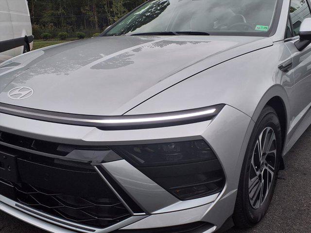 2026 Hyundai Sonata Hybrid Blue photo 3