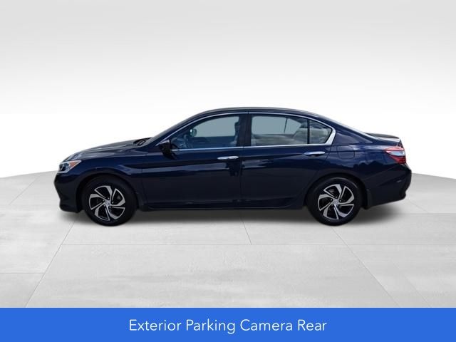 2017 Honda Accord LX photo 4