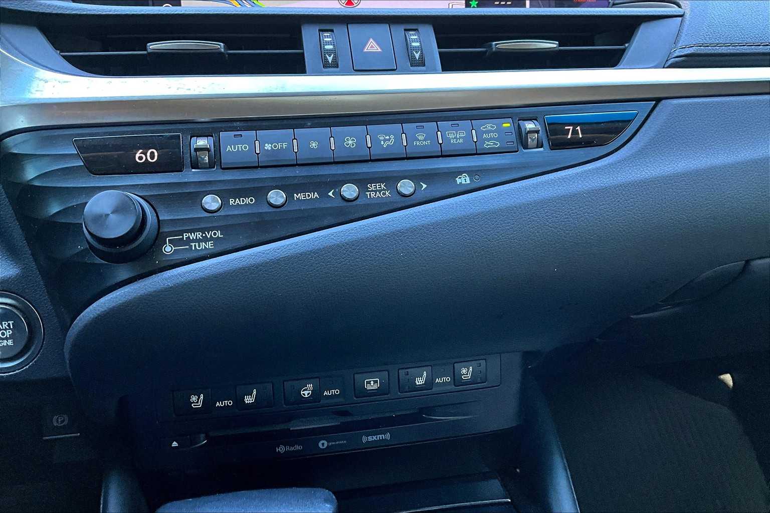 2019 Lexus ES Luxury photo 29