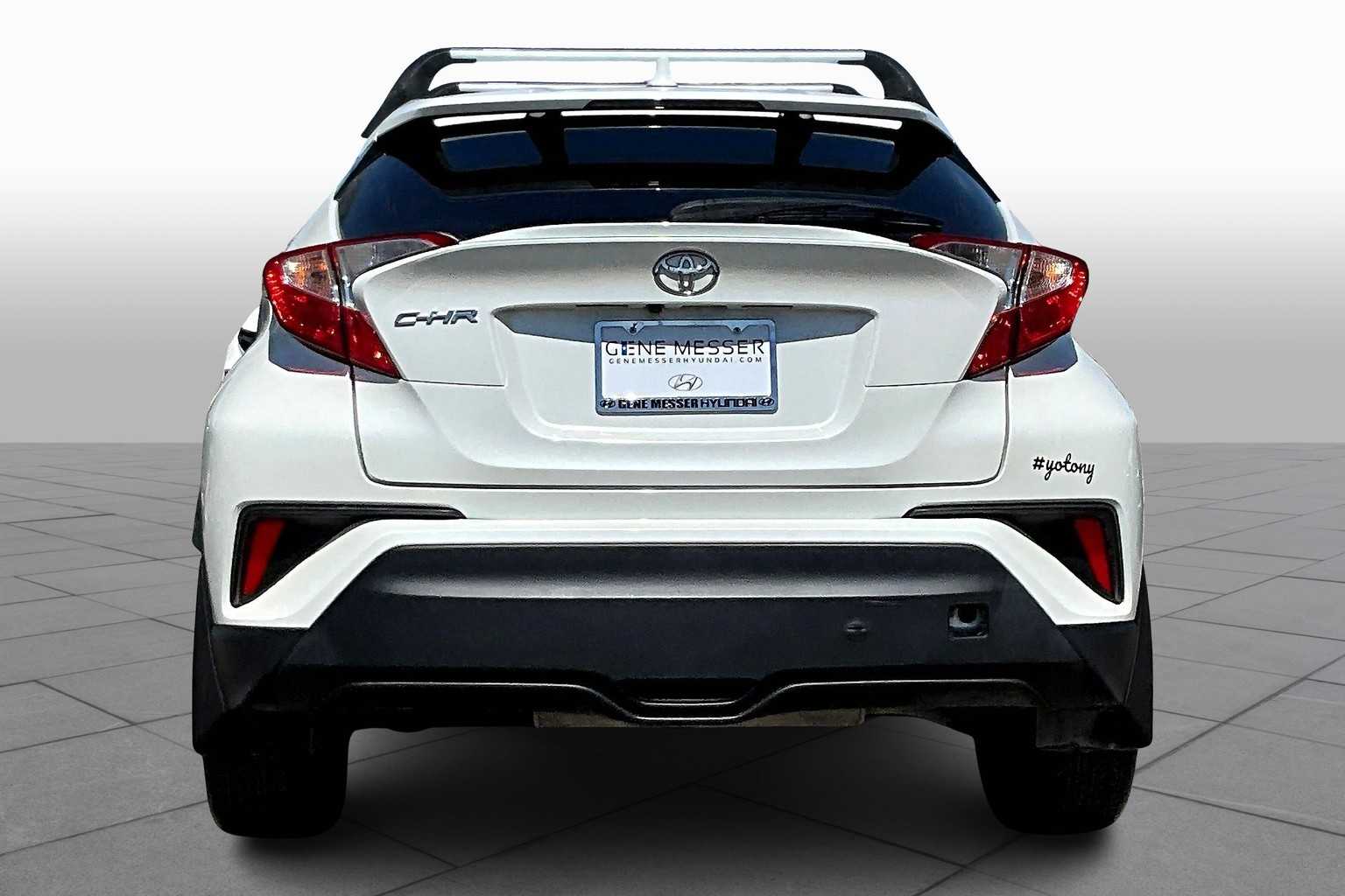2020 Toyota C-HR XLE photo 4