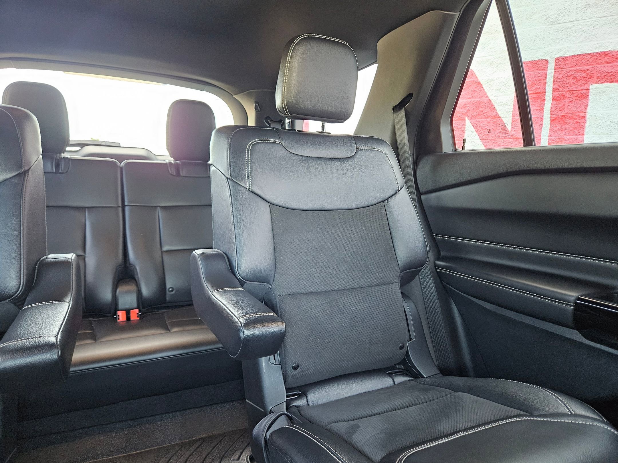 2023 Ford Explorer ST photo 26