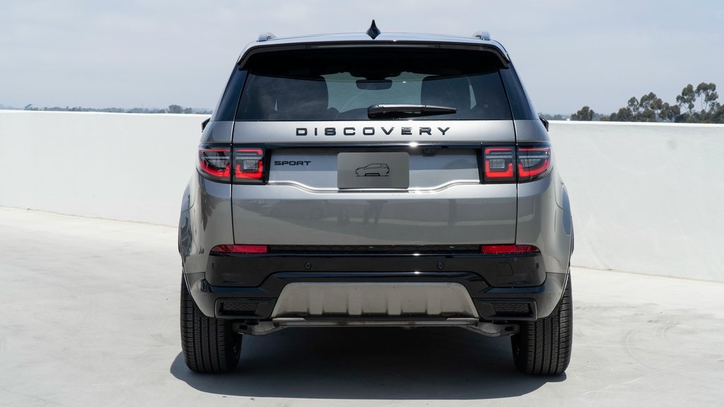 2024 Land Rover Discovery Sport SE photo 3