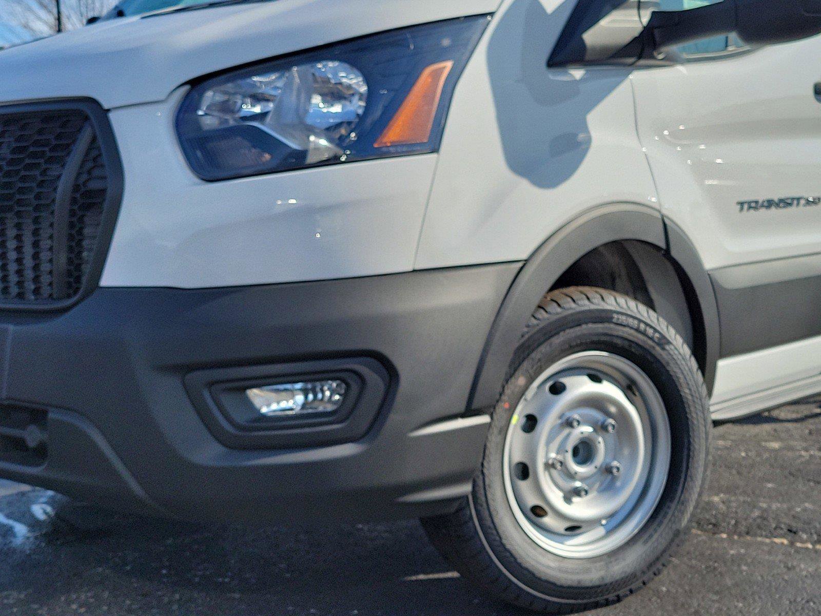 2024 Ford Transit Chassis Cutaway photo 3