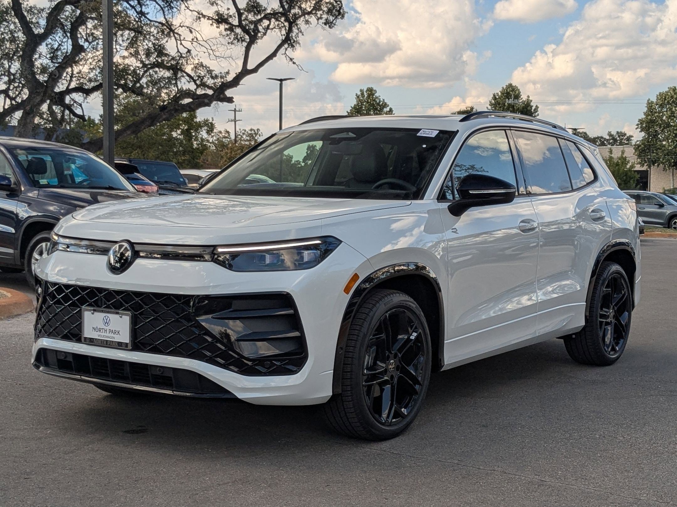 2026 Volkswagen Tiguan SE R-Line Black photo 2