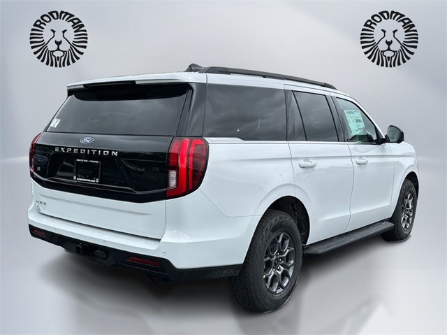 2025 Ford Expedition photo 3