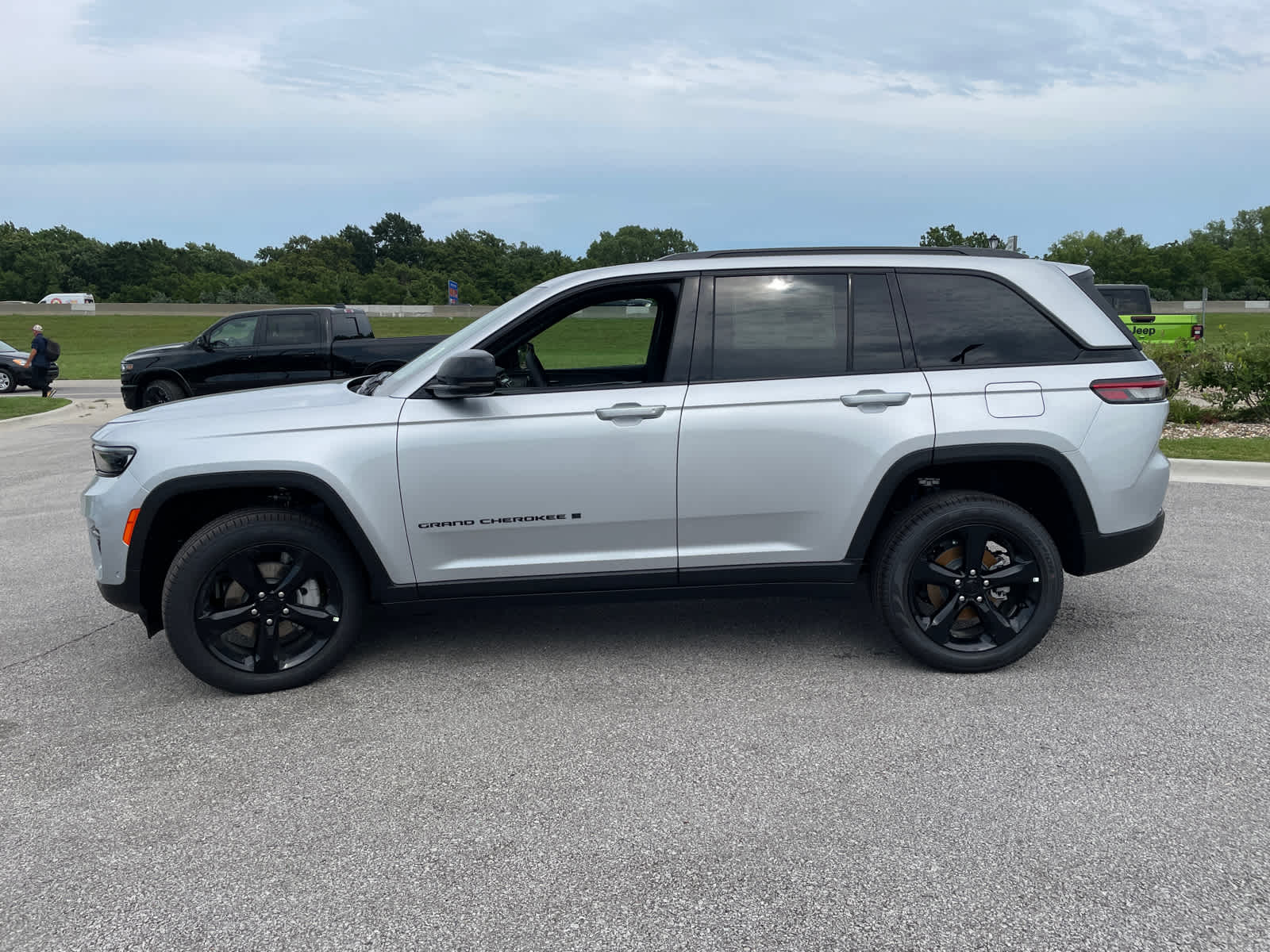 2025 Jeep Grand Cherokee Limited photo 5