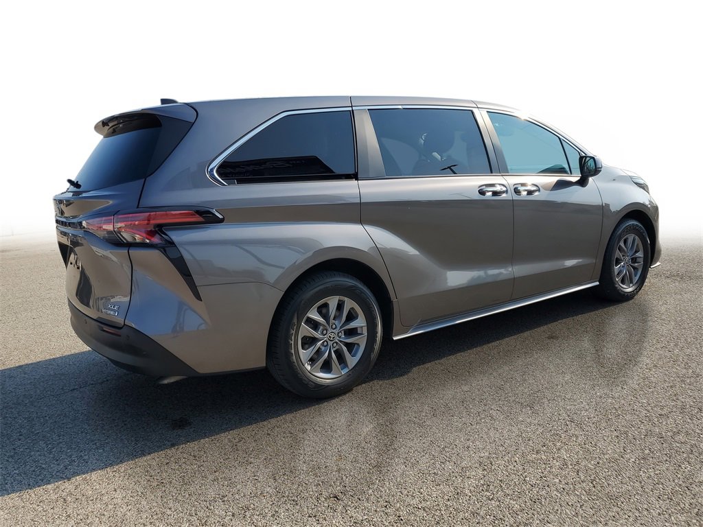 2022 Toyota Sienna XLE photo 4