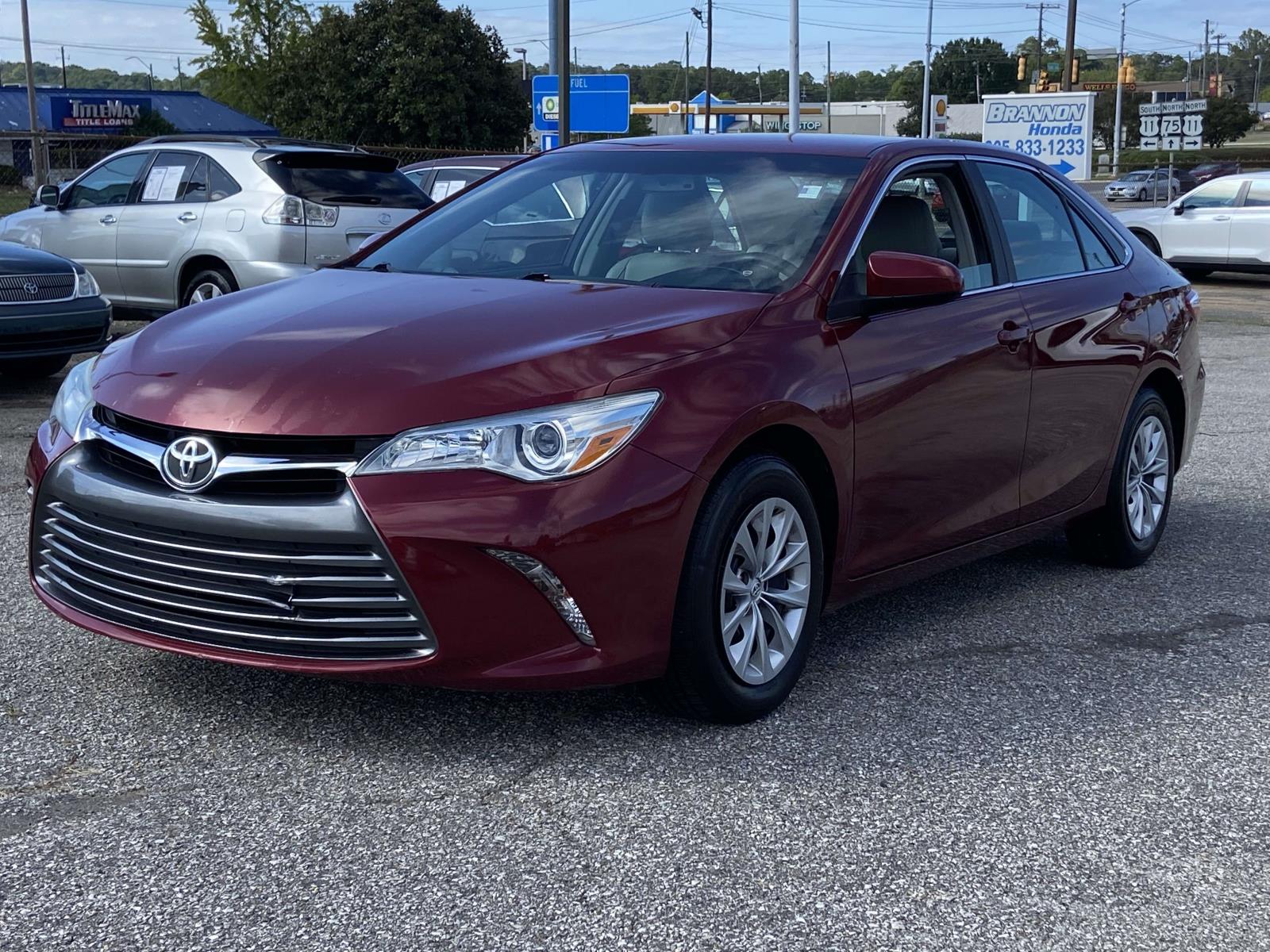 2016 Toyota Camry LE photo 3