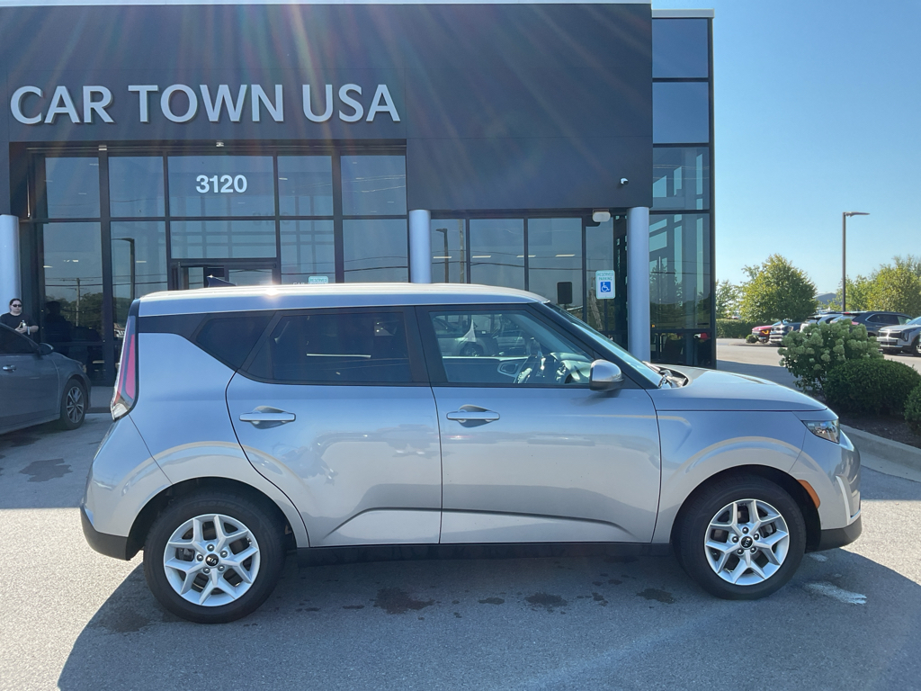 2023 Kia Soul LX photo 7