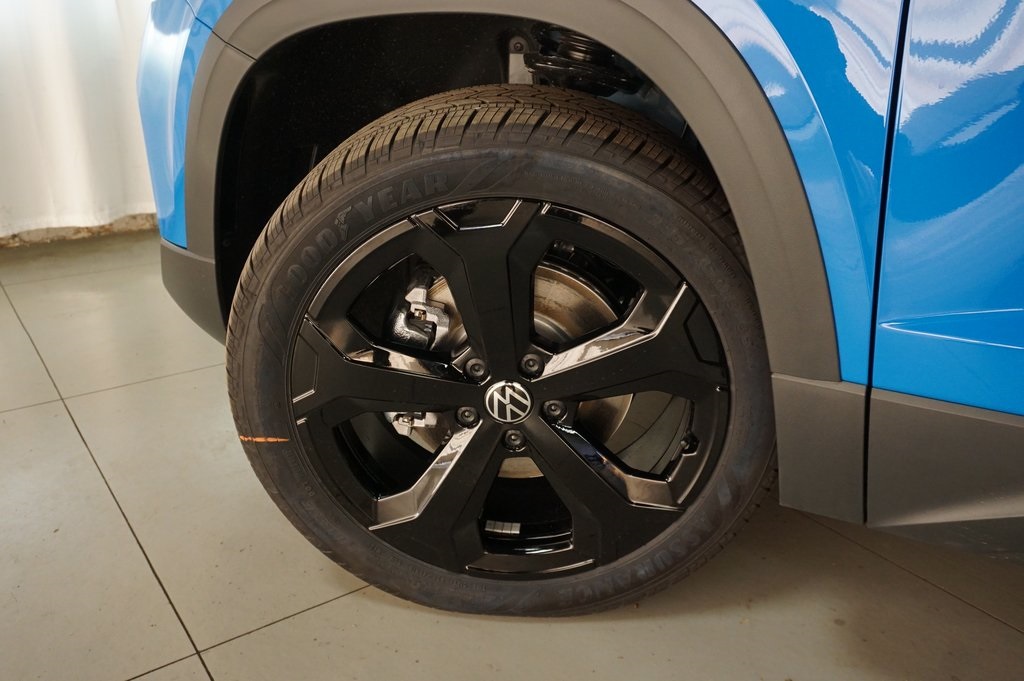 2025 Volkswagen Taos SE photo 26