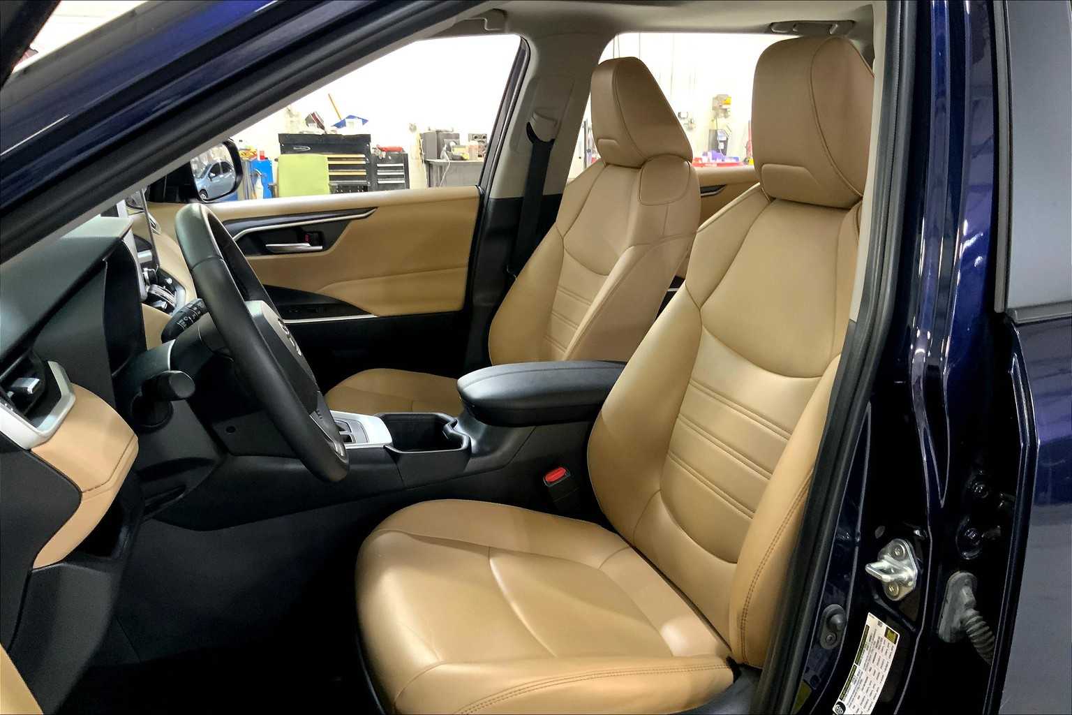 2024 Toyota RAV4 XLE Premium photo 7