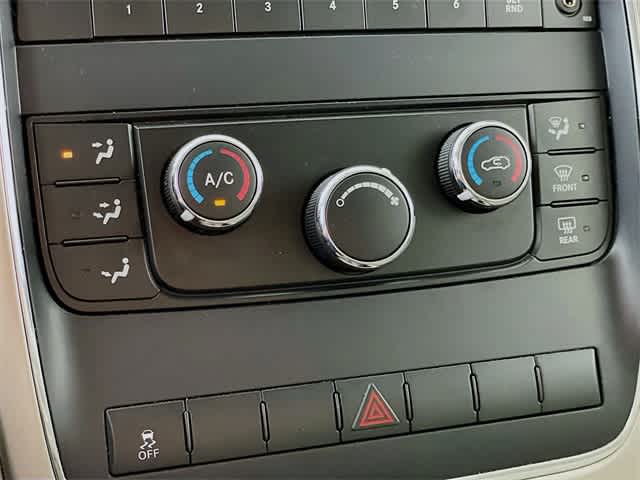 2011 Jeep Grand Cherokee Laredo photo 14