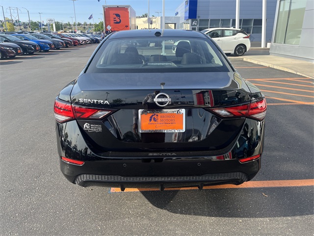 2025 Nissan Sentra SV photo 4