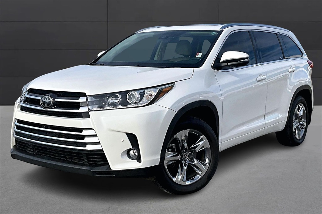 2017 Toyota Highlander Limited Platinum's photo