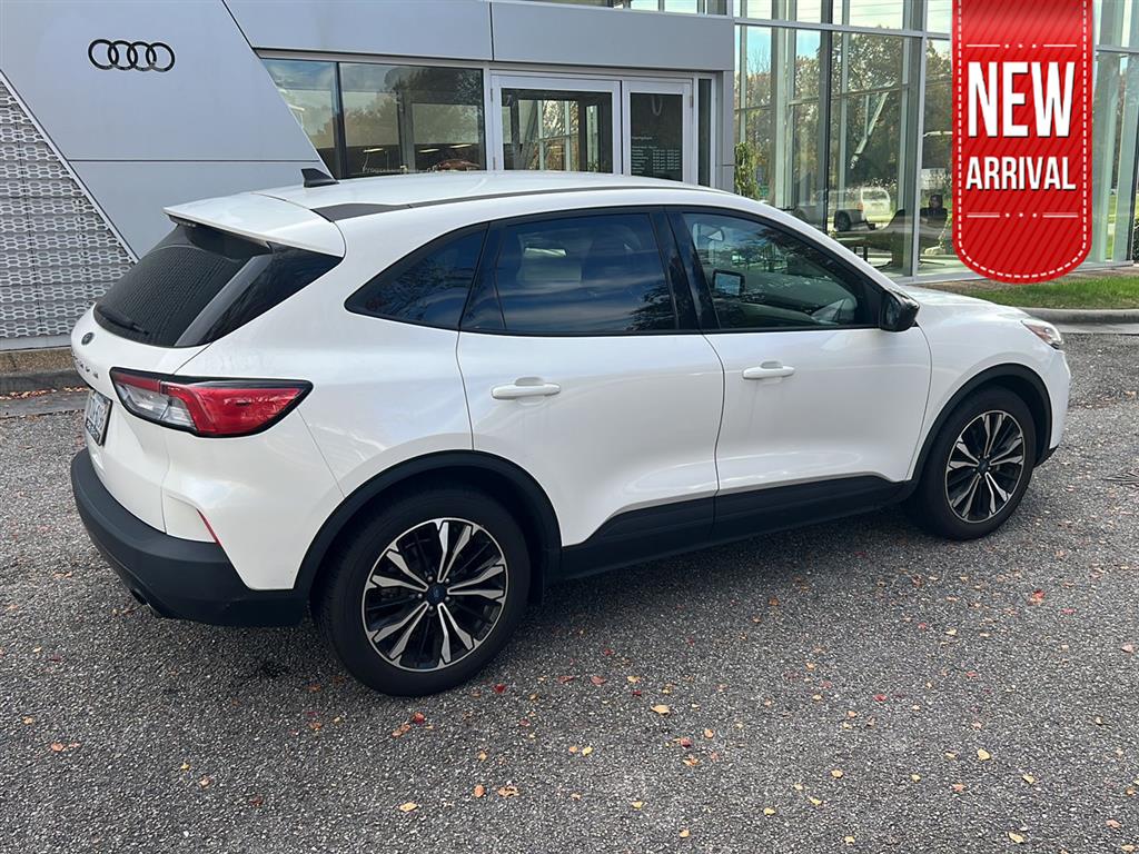 2021 Ford Escape SE's photo