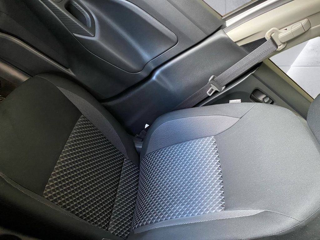2020 Nissan Versa 1.6 S photo 9