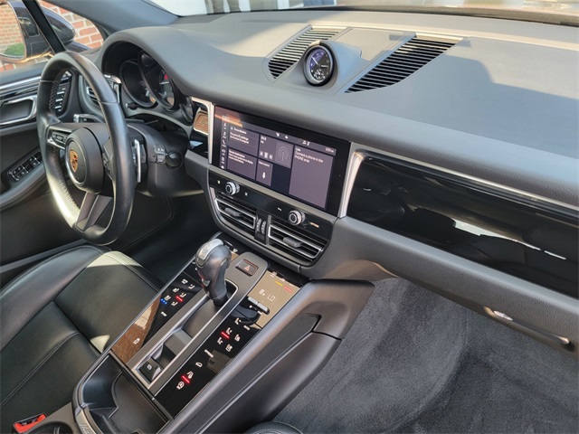 2023 Porsche Macan T photo 17
