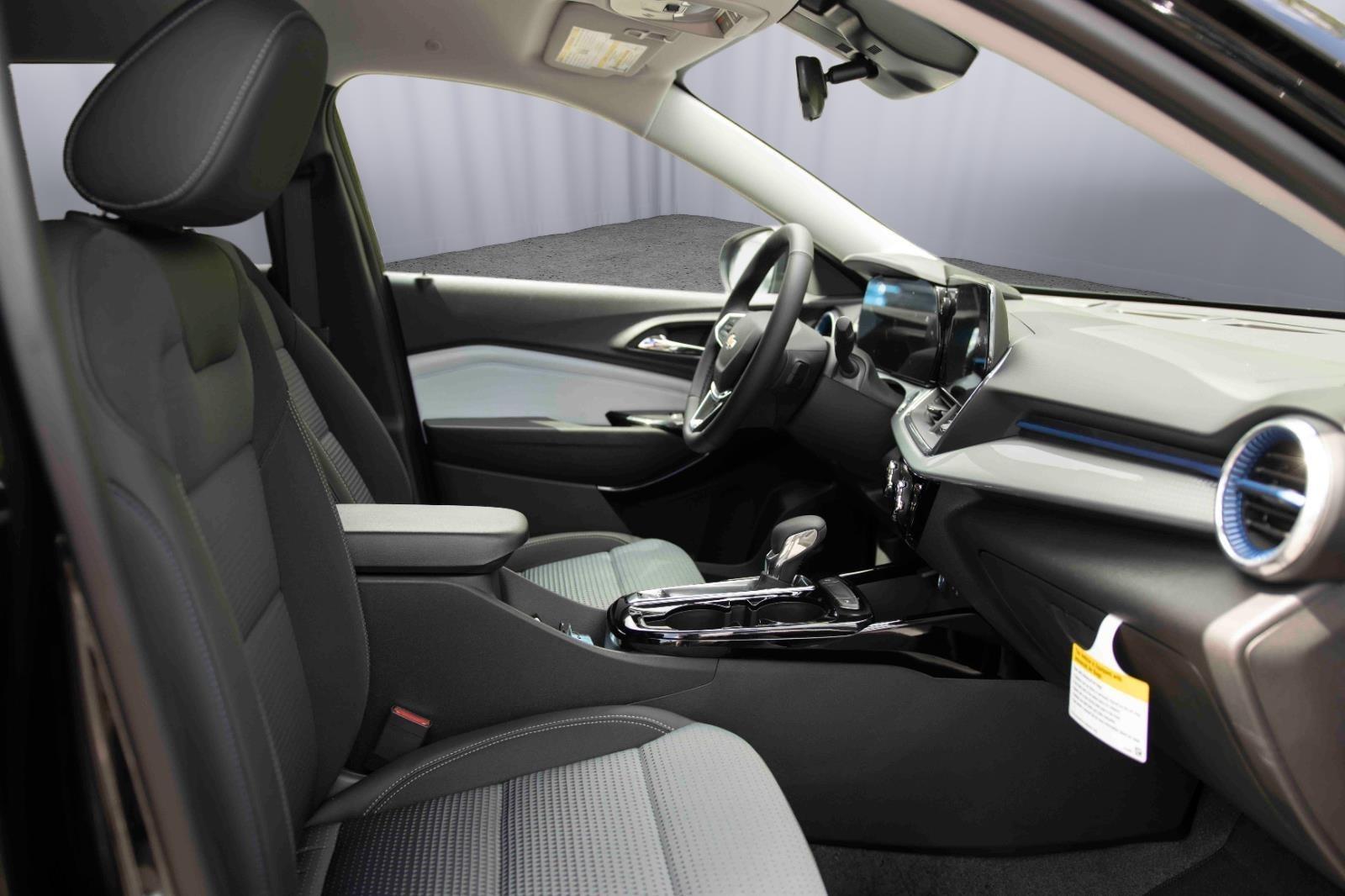 2025 Chevrolet Trax LT photo 22