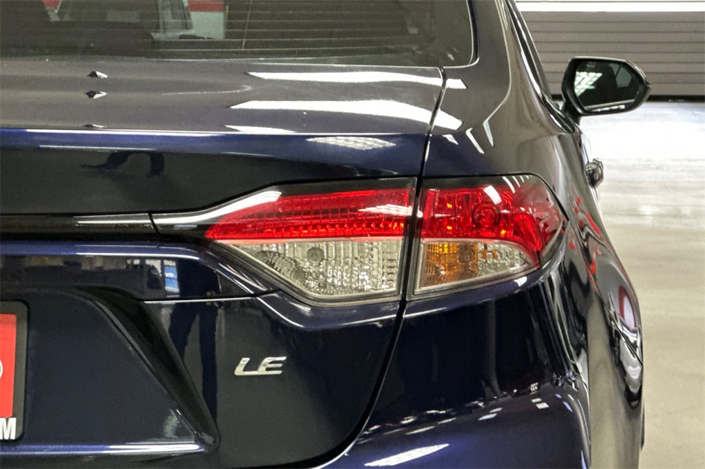 2022 Toyota Corolla LE photo 23