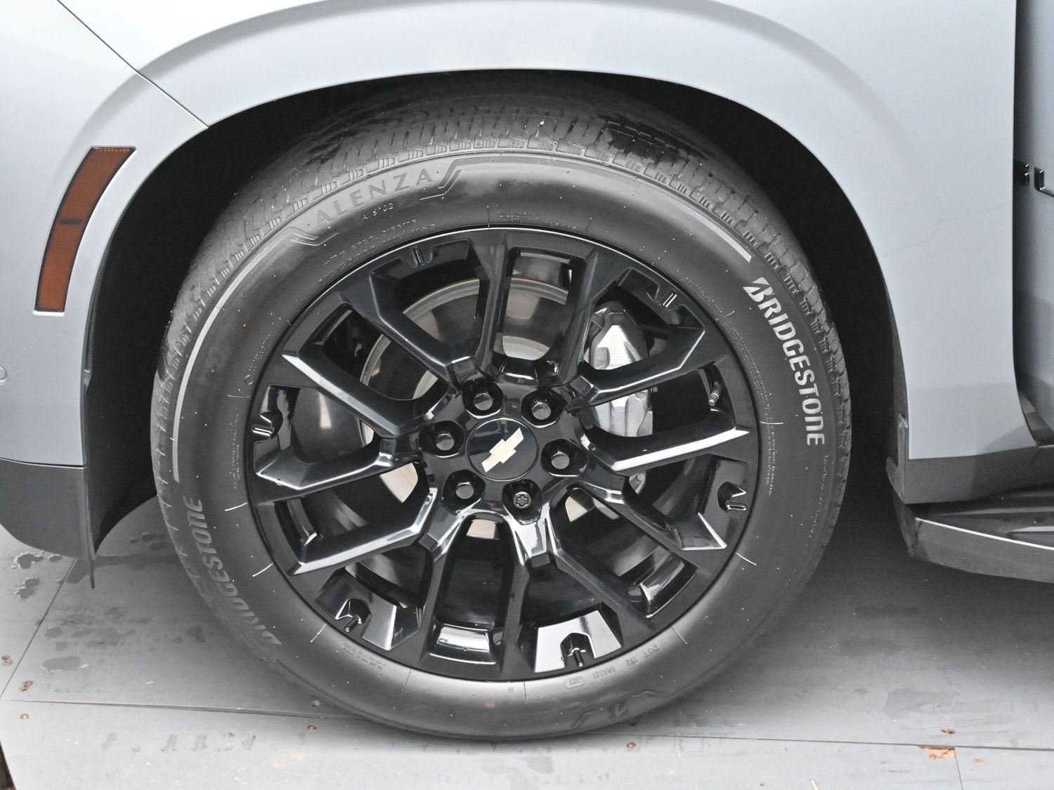 2025 Chevrolet Suburban RST photo 35