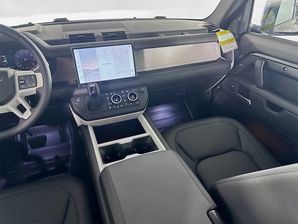 2025 Land Rover Defender 130 X-Dynamic SE photo 17