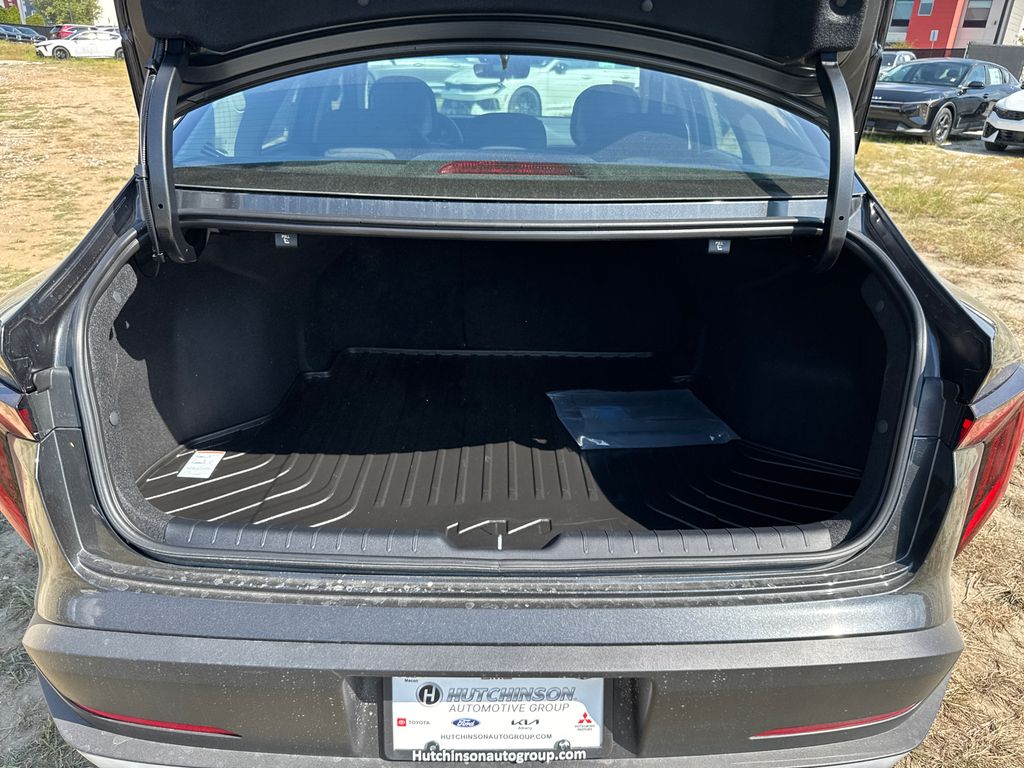 2025 Kia K4 LXS photo 17