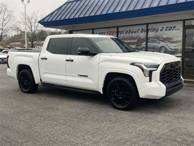 2022 Toyota Tundra SR5's photo