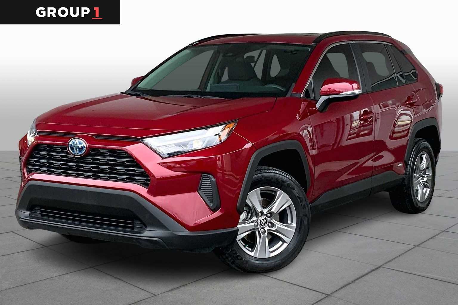 2024 Toyota RAV4 XLE's photo