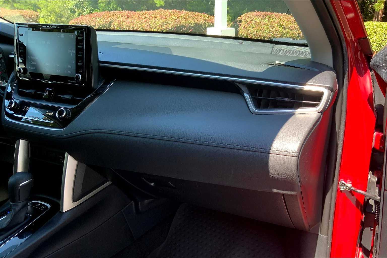 2022 Toyota Corolla Cross LE photo 17