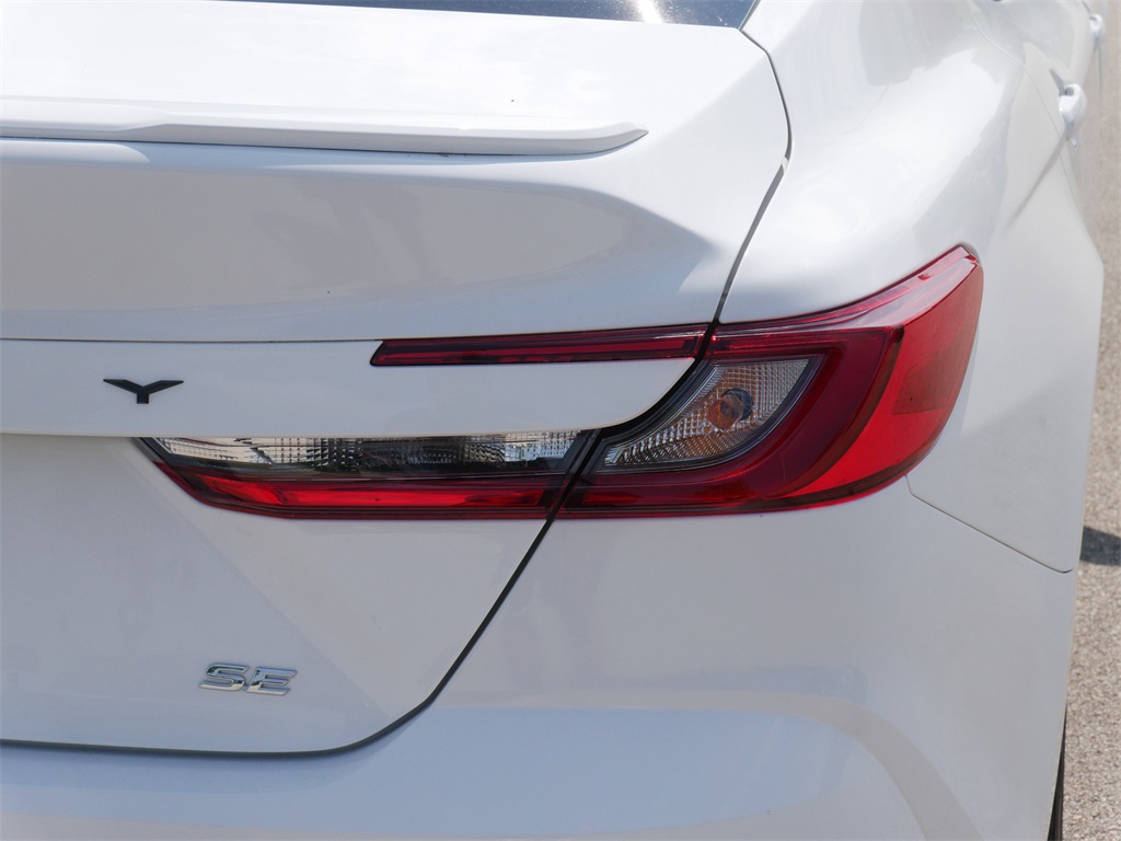 2025 Toyota Camry SE photo 11