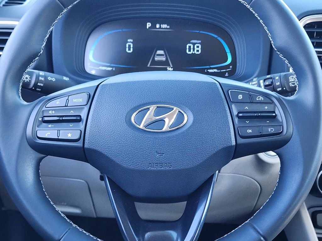 2023 Hyundai Venue Limited photo 9