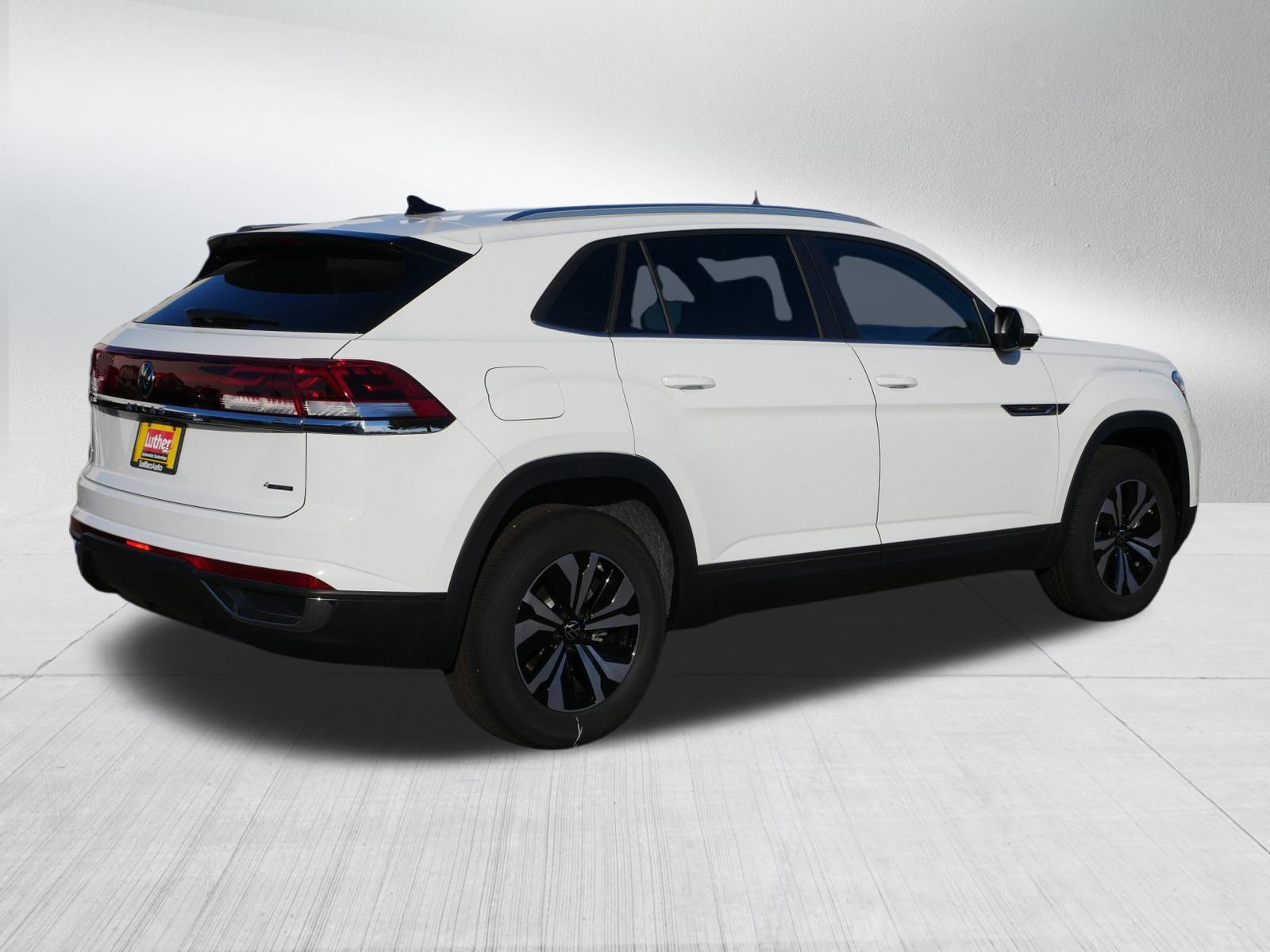 2025 Volkswagen Atlas Cross Sport SE photo 3