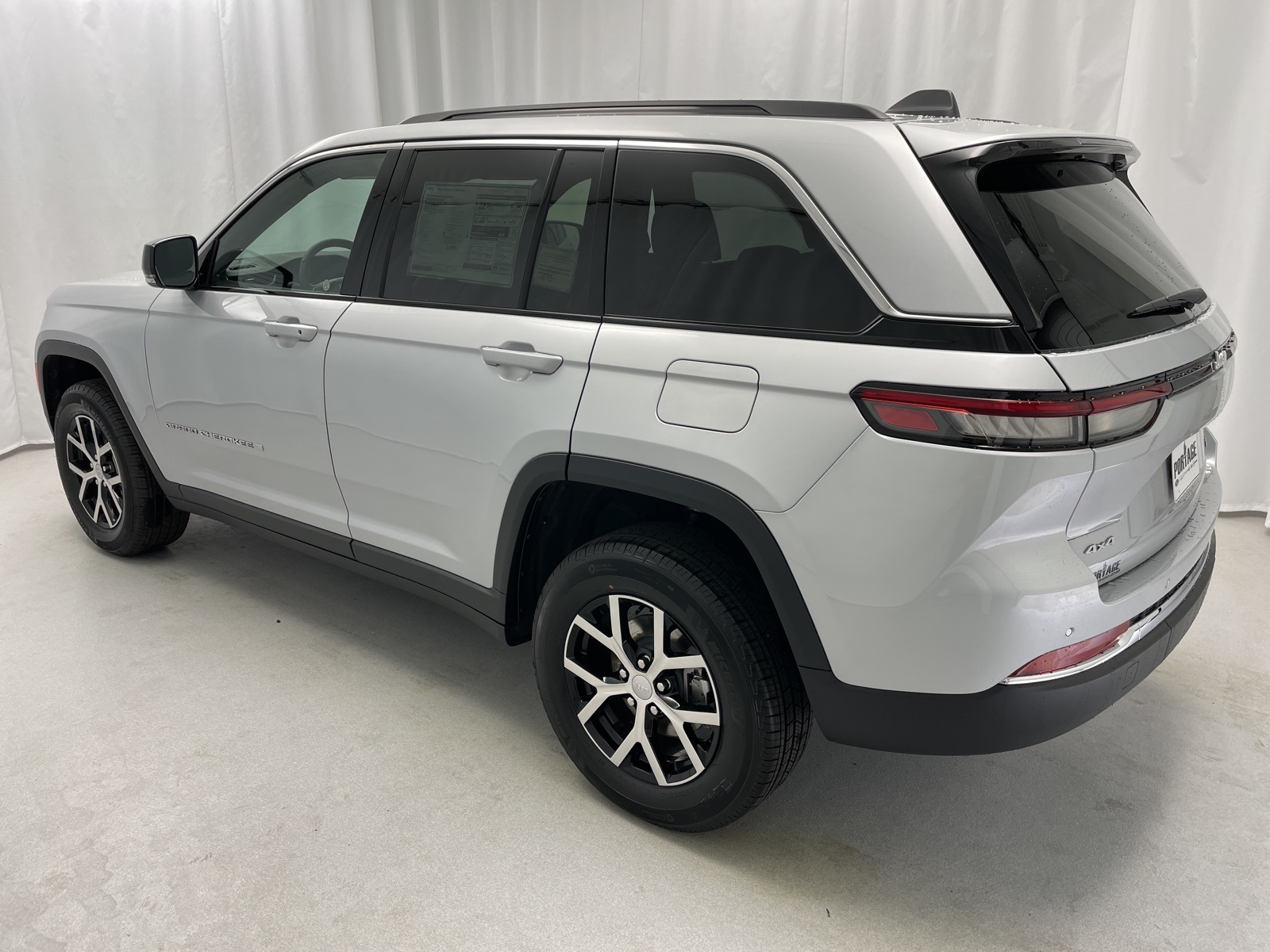 2025 Jeep Grand Cherokee Limited photo 4