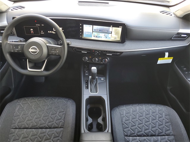 2025 Nissan Kicks SV photo 14