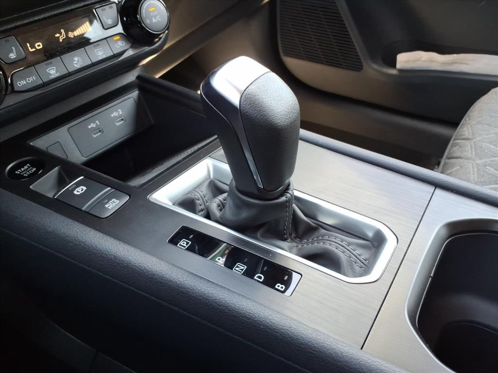 2026 Nissan Kicks SV photo 16