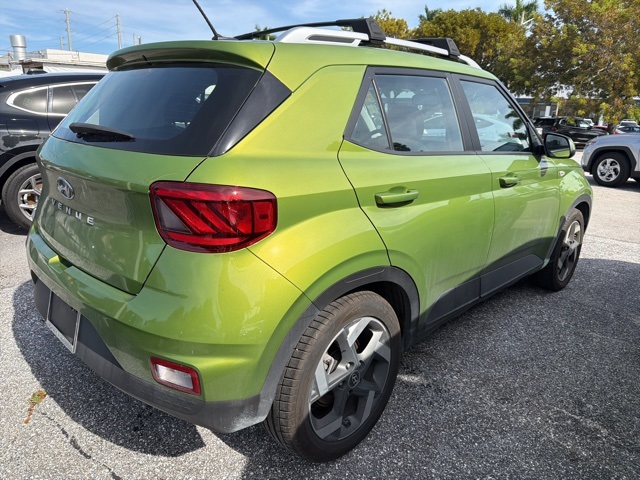 2023 Hyundai Venue SEL photo 2