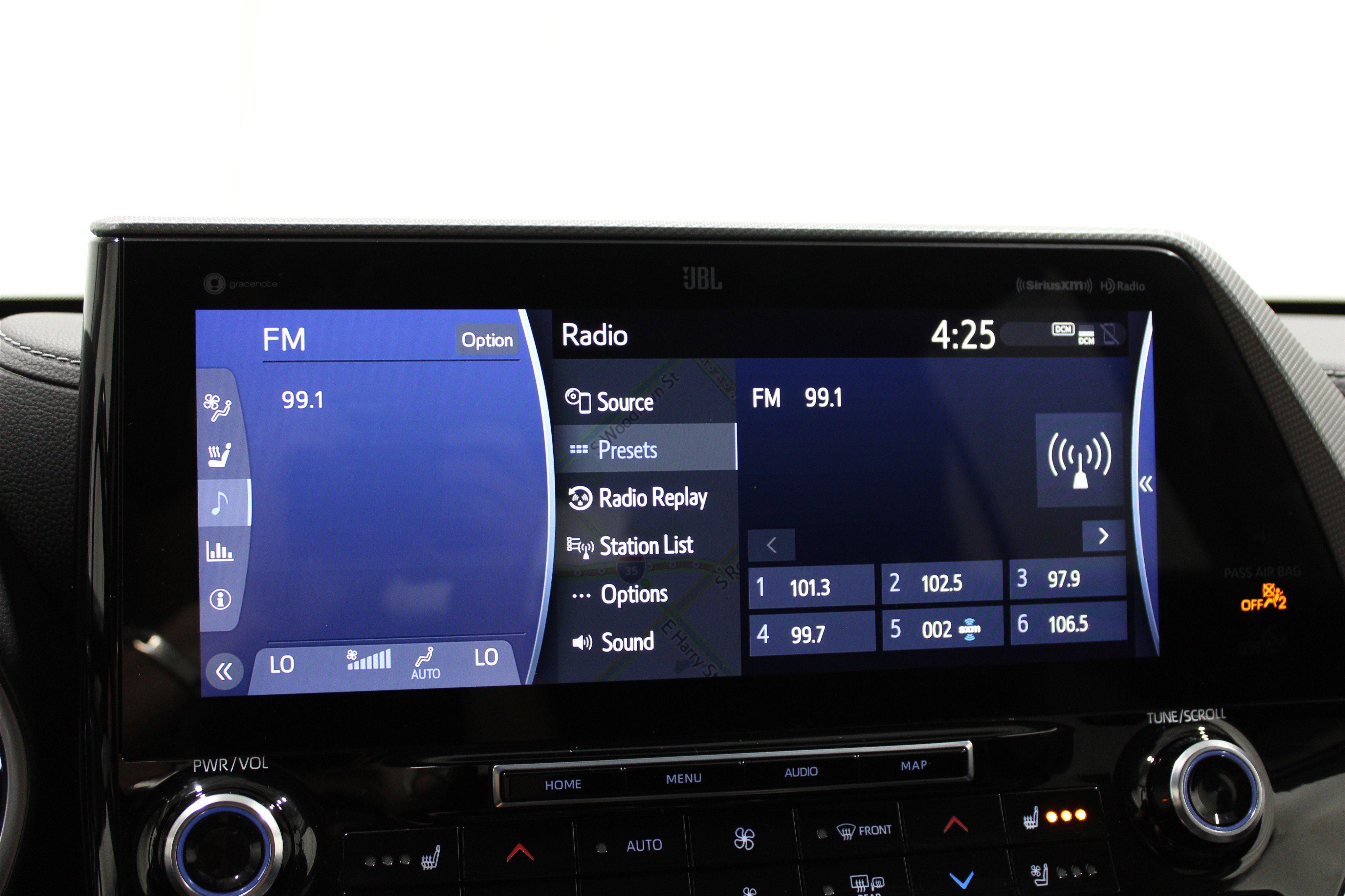 2020 Toyota Highlander Hybrid Platinum photo 9