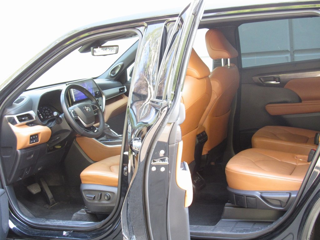 2023 Toyota Highlander Platinum photo 11