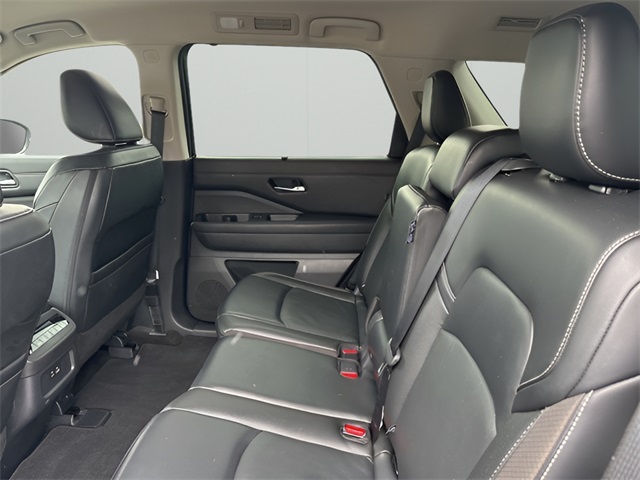 2023 Nissan Pathfinder SL photo 28