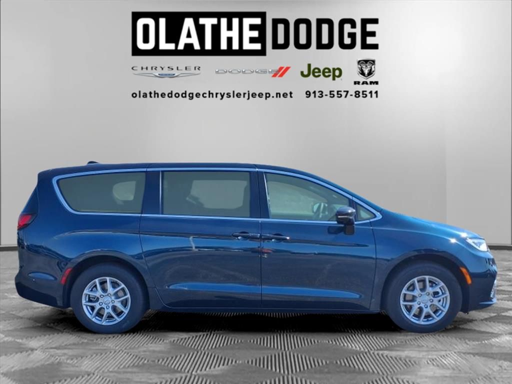 2025 Chrysler Pacifica photo 24