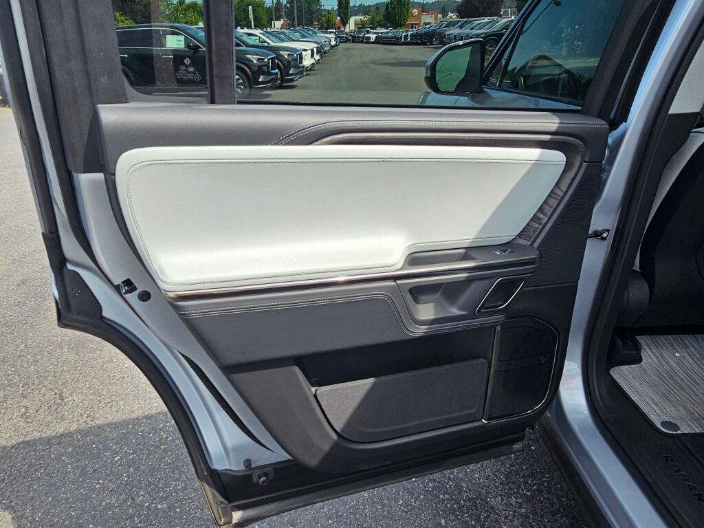 2023 Rivian R1S Adventure photo 19