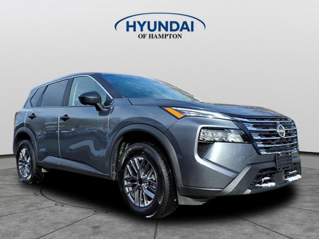 2024 Nissan Rogue S's photo