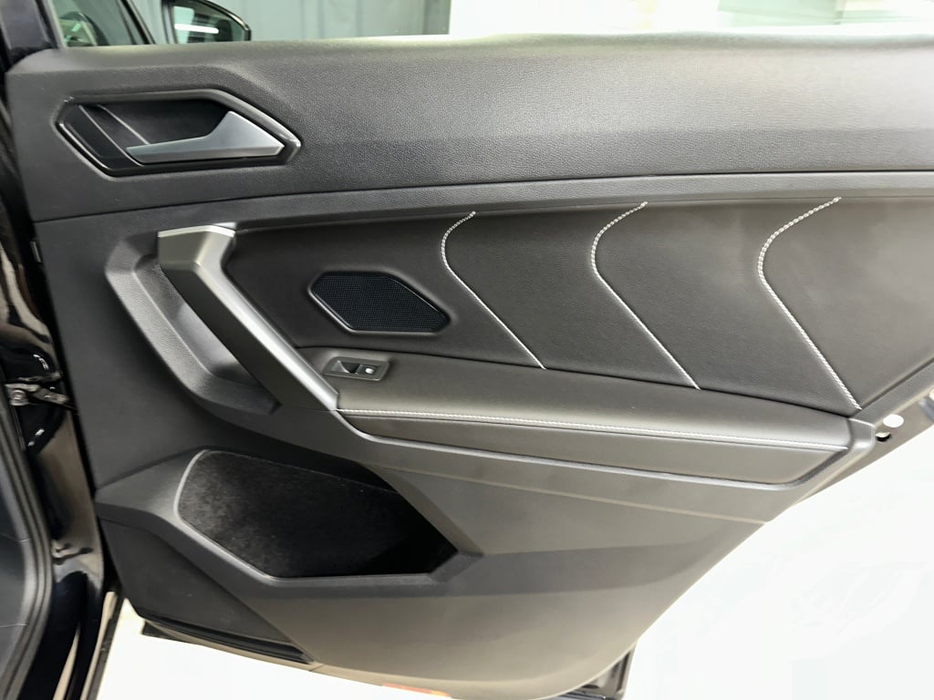 2024 Volkswagen Tiguan SE R-Line Black photo 28